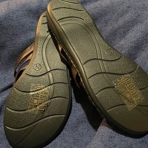 Izod sandals